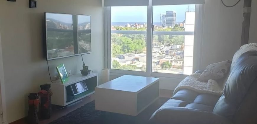 En Alquiler Luminoso apto 2 dormitorios garage en Parque Batlle