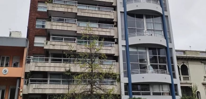 En Alquiler Hermoso apto de dos dormitorios dos baños y servicio en pocitos