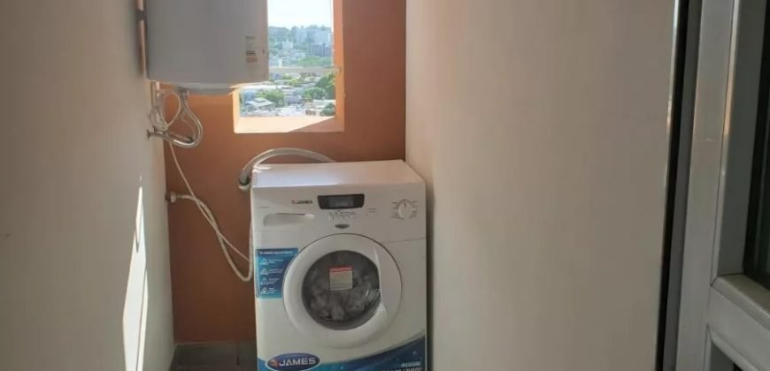 En Alquiler Luminoso apto 2 dormitorios garage en Parque Batlle