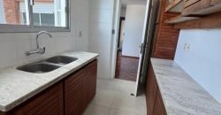 En Alquiler Hermoso apto de dos dormitorios dos baños y servicio en pocitos