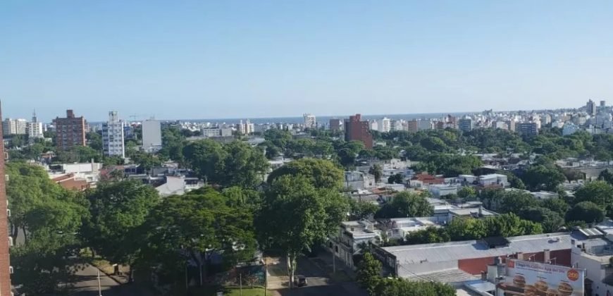 En Alquiler Luminoso apto 2 dormitorios garage en Parque Batlle