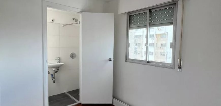 En Alquiler Hermoso apto de dos dormitorios dos baños y servicio en pocitos