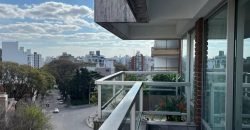 En Alquiler Hermoso apto de dos dormitorios dos baños y servicio en pocitos