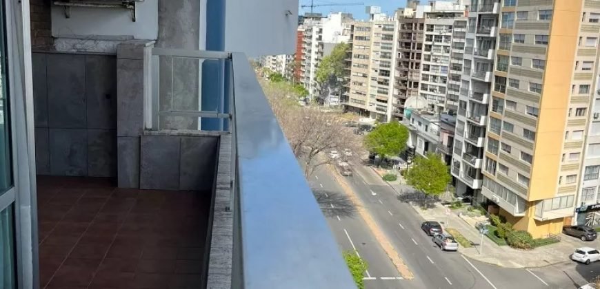 En Alquiler Hermoso apto de dos dormitorios dos baños y servicio en pocitos