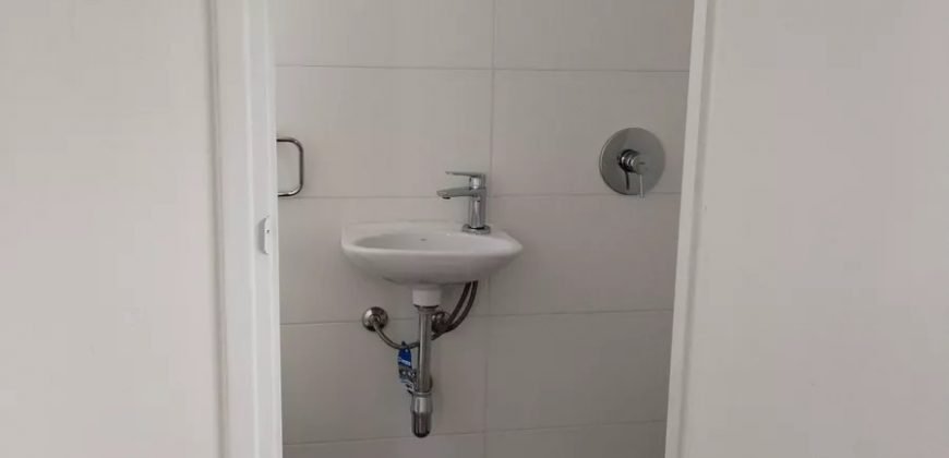 En Alquiler Hermoso apto de dos dormitorios dos baños y servicio en pocitos