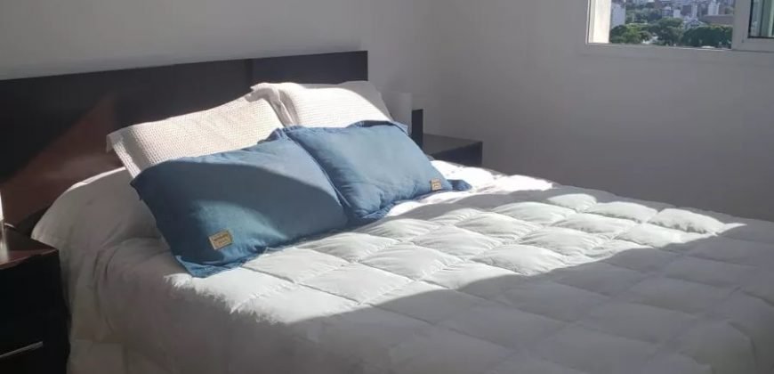 En Alquiler Luminoso apto 2 dormitorios garage en Parque Batlle